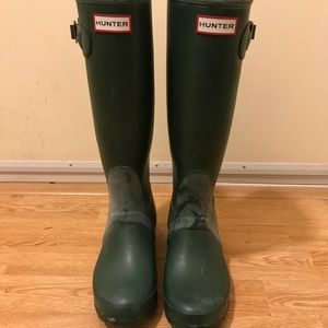 Hunter Original Tall Rain Boots (6M/7F)